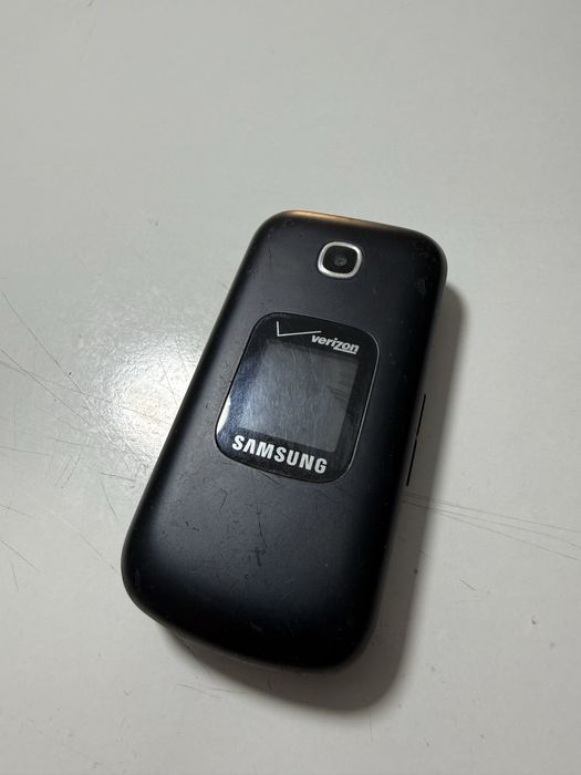 Samsung gusto 3  xolati yaxshi
