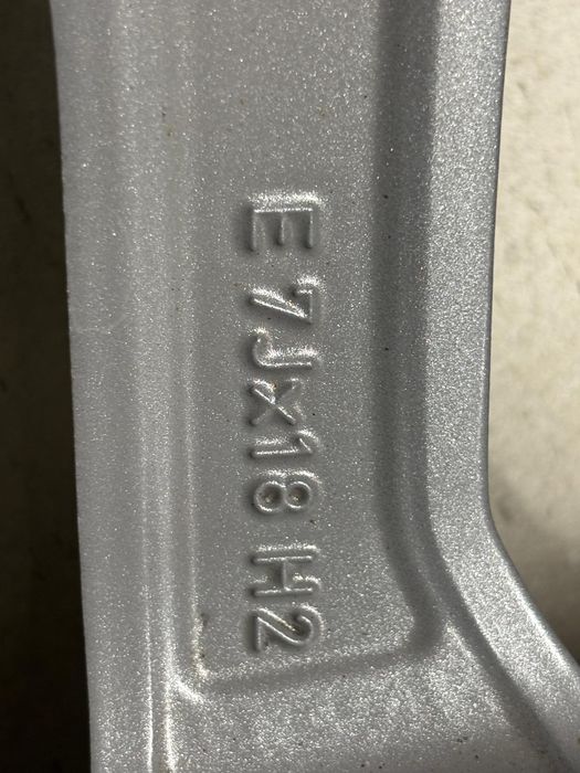 Vând jante originale BMW X5 2023– 18”