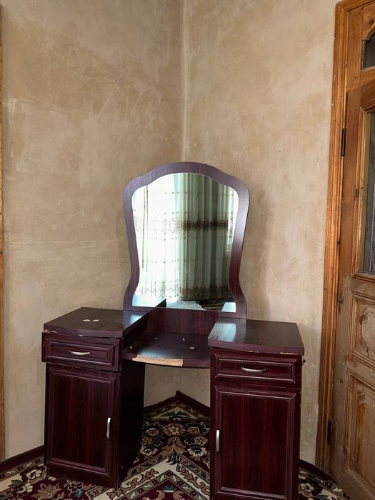 диван и кресло  термо  книжни полка  шкаф для посуди  и полка