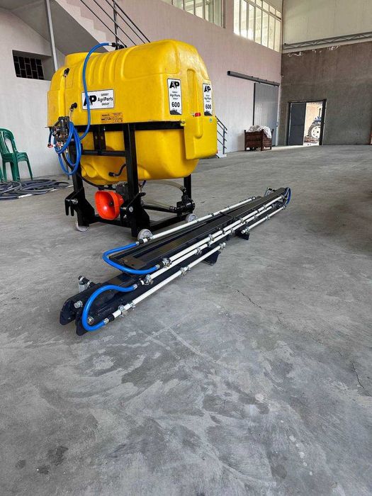 Штанговый опрыскиватель 600 л / 12 м
