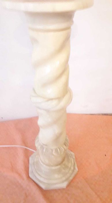 Pedestal din marmura alabastru