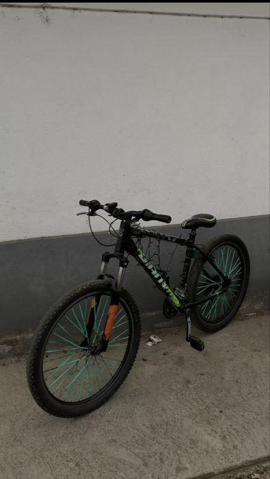 Vand bicicleta giant 2016  in satre buna