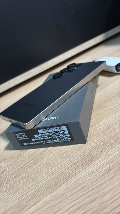 Samsung S25 ultra  256 gb като нов