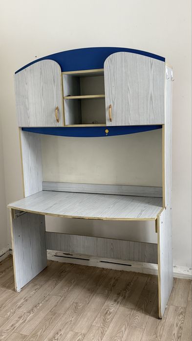 Продаю мебель, шкафы и стол