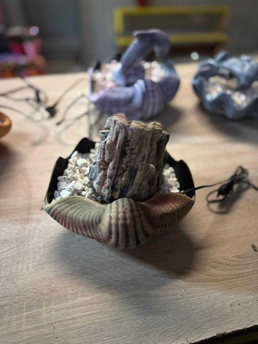 Fantana decorativa interior cu aspect de piatra – functionala