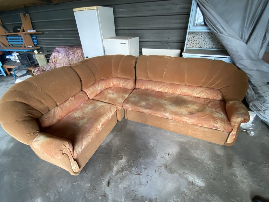 Отдам даром диван.