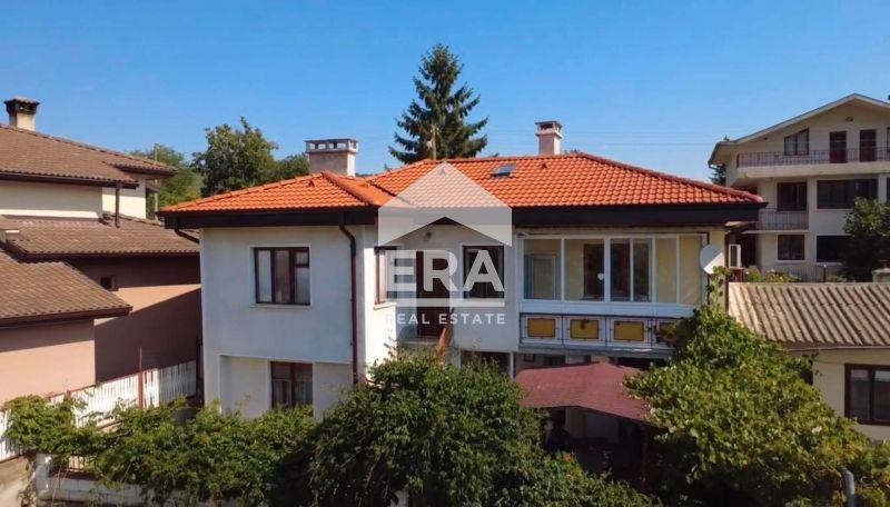 ЕКСКЛУЗИВНО! Двуетажна къща, в централната част и в близост до църкват
