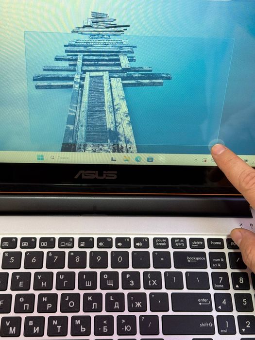 Пподается ноутбук Asus