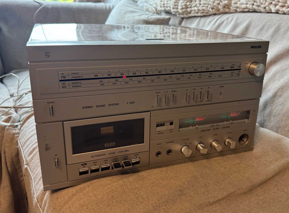 Philips F1320 Sistem Audio Vintage Pickup Radio Casetofon Functional