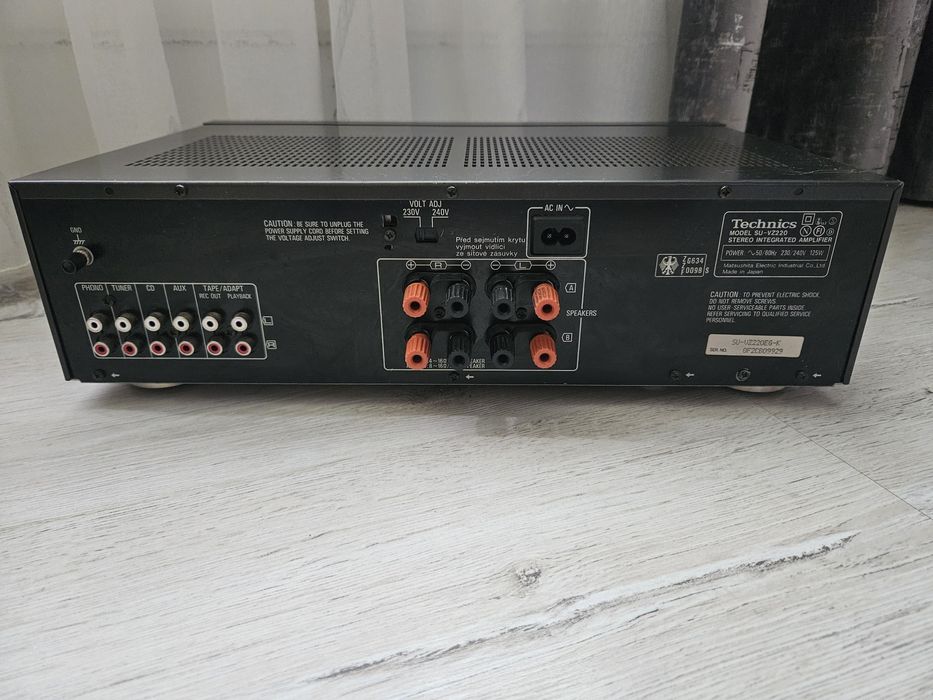 Amplificator technics  su vz220
