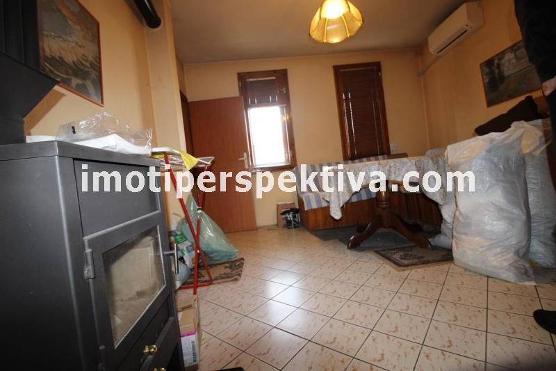 Продава се Къща в Пловдив, Център - 380 кв.м за 790 €/кв.м - Снимка #2