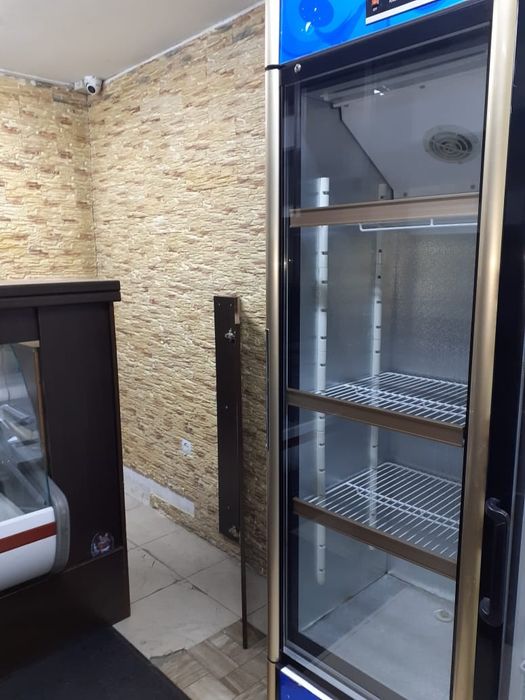 Продам витринный холодильник