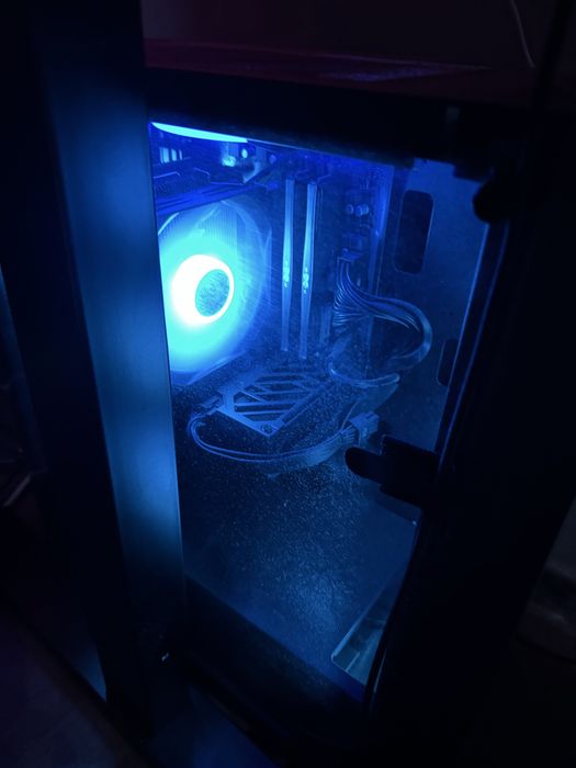 Геймърски компютър / Ryzen 5600 / RX7600 8GB / 16GB 3200mhz