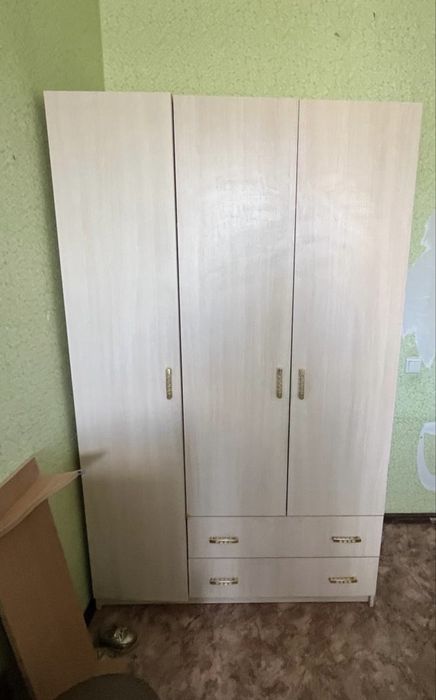 Продаю плательный шкаф