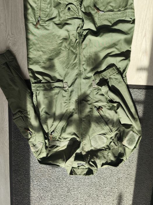 Costum pilot cu defecte