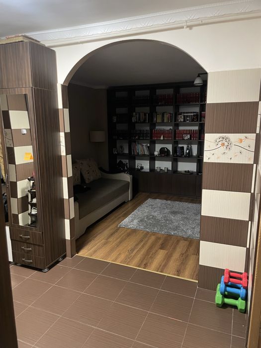 Apartament cu  3 camere ultracentral Salonta etaj 3