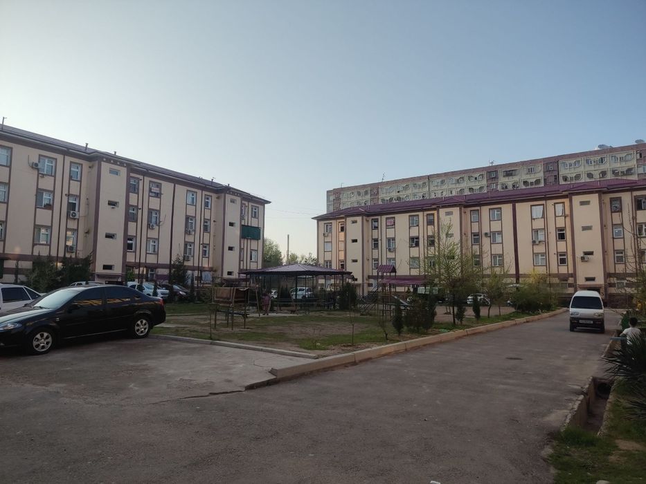 Uy sotiladi Nazarbekda