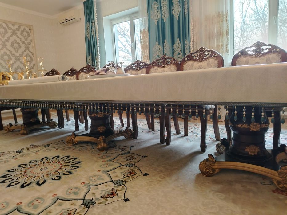 Стол стуляларымен бiрге