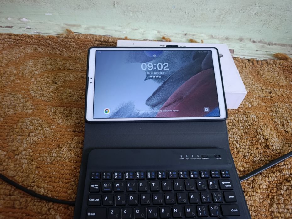 Samsug tab A7 lite  tiniq qirilgan chirilgan joyi yoq