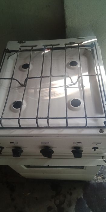 Газ плита(б/у). В хорошем состоянии