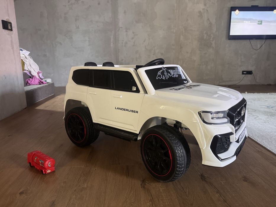 Детский автомобиль с пультом