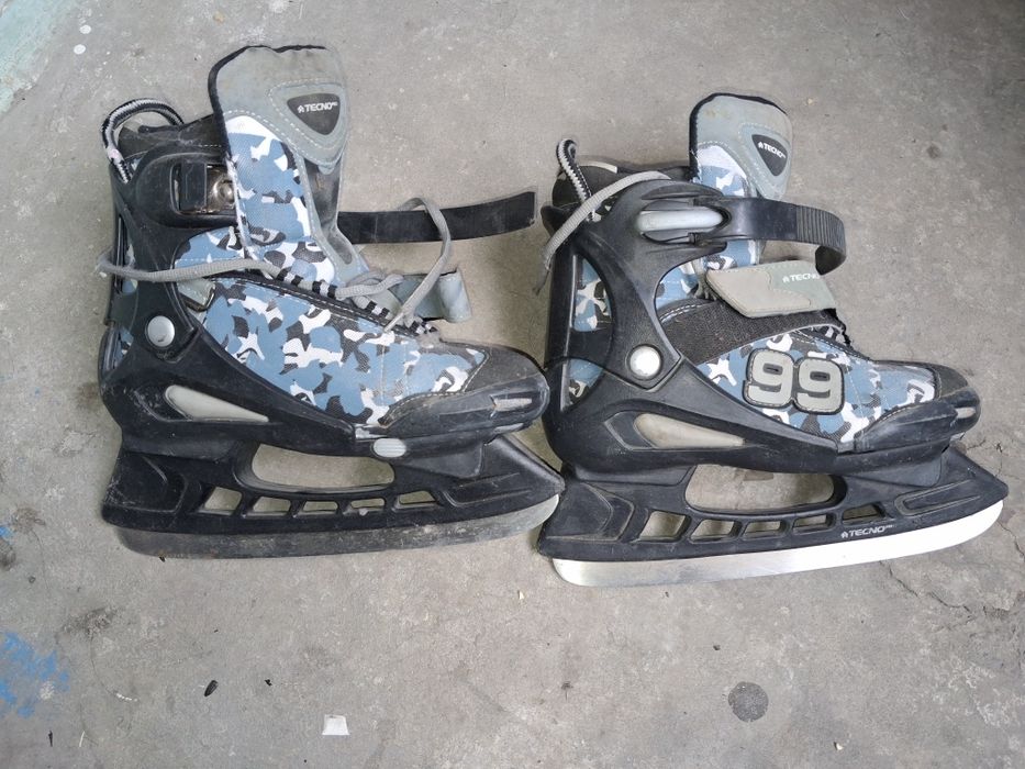 Продам детские коньки за 2000тенге находиться в районе маг Достык в со