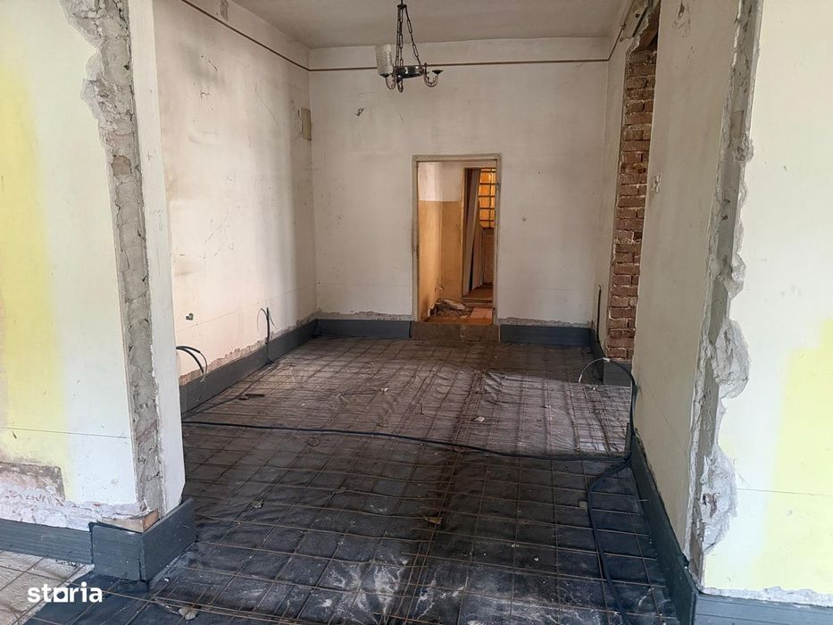 Vanzare teren 1111 mp+constructii, Targoviste, Liceul Carabela