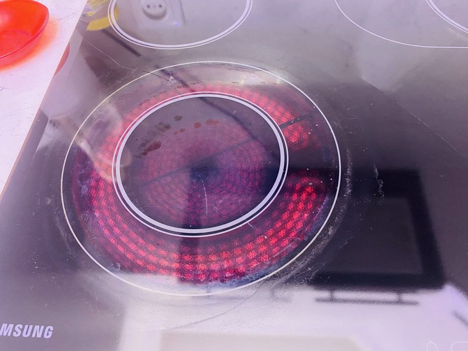 Продеается варочная поверхность