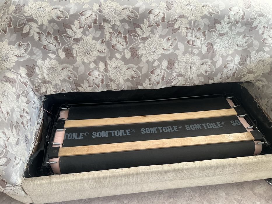 Кресло с  двумя диванами