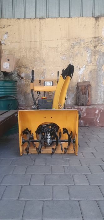 Снегоуборщик бензиновый