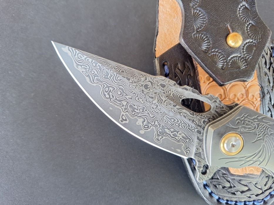 Сгъваем нож-Дамаска стомана VG10 с кожен калъф