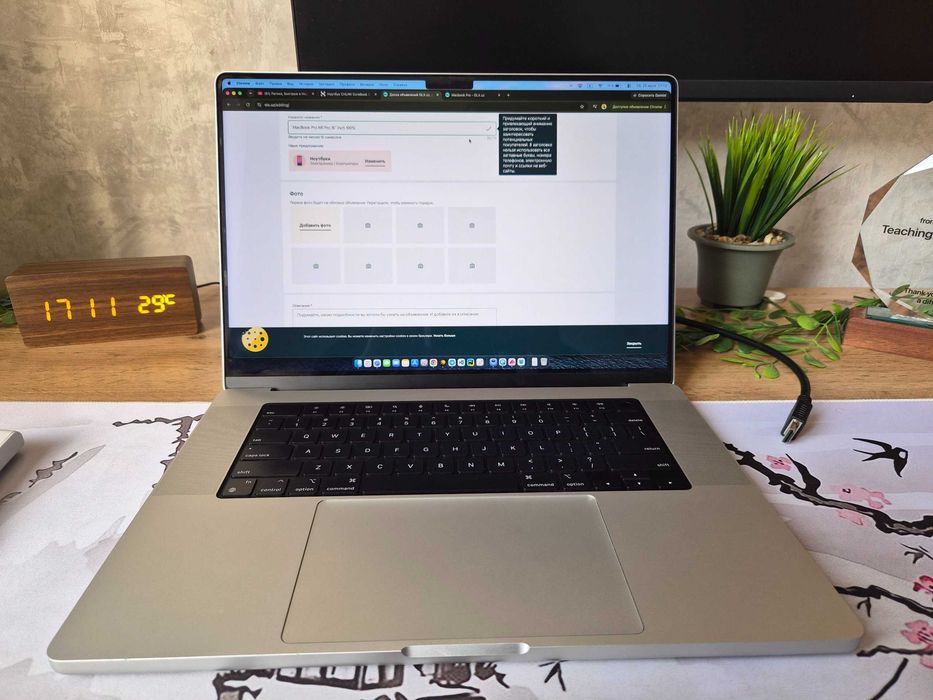 MacBook Pro M1 Pro 16" inch 100%