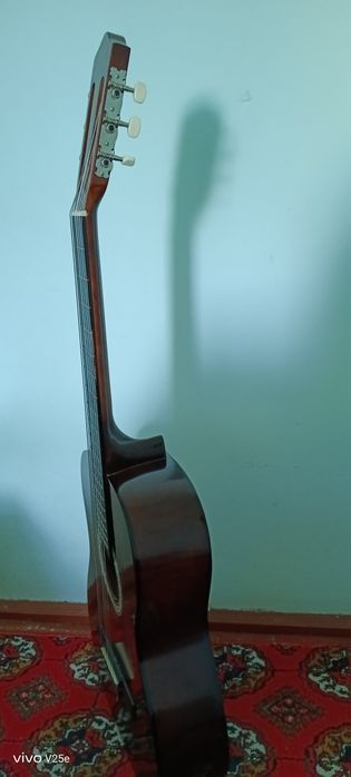 Classic gitara, razmeri 40
Sifatli, xolati a'lo darajada