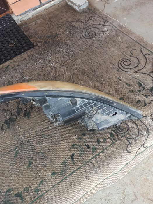 Передние фары на  Хун дай елантра ,MD