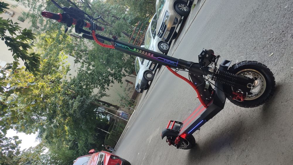 Trotineta electrica 2025 ca  noua