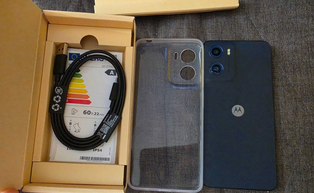 Motorola moto g05 , две SIM карти , 64GB , 4GB RAM , 5200 mAh , Denim Blue