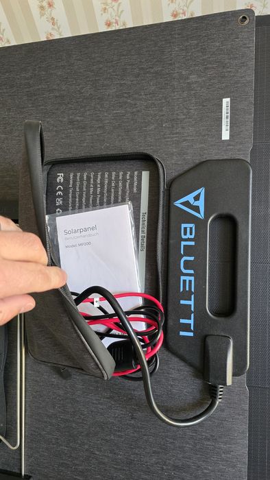 Panou solar Bluetti MP 200w functioneaza ca un panou de 100-120w