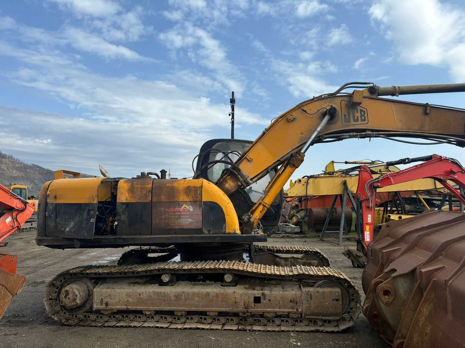 Dezmembrez excavator pe senile JCB JS 200-Piese de schimb JCB