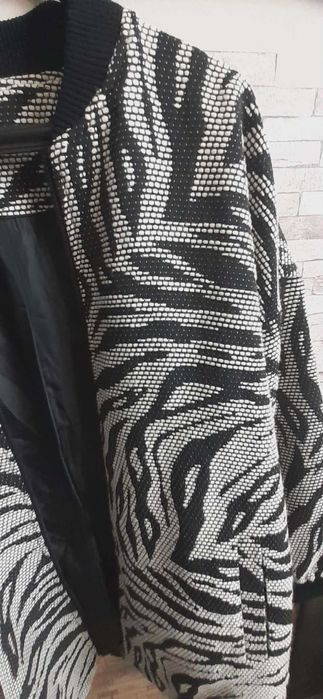 Леко, пролетно палто