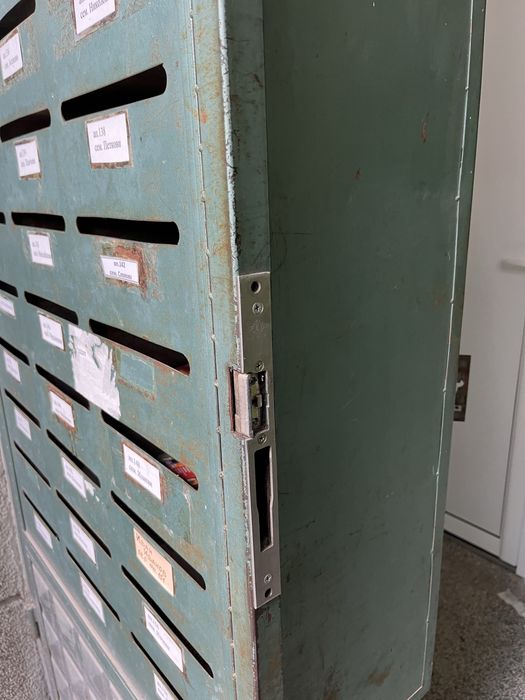 Метална врата за жилищен блок с две крила механизъм и брава за достъп