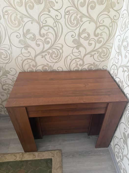 Стол для гостиной, срочно!