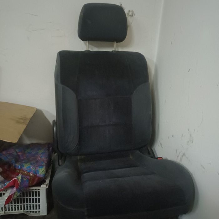 Продам сиденье на мазду капела