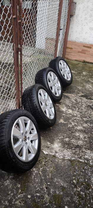 Jante originale de VW 16' cu cauciucuri de iarna