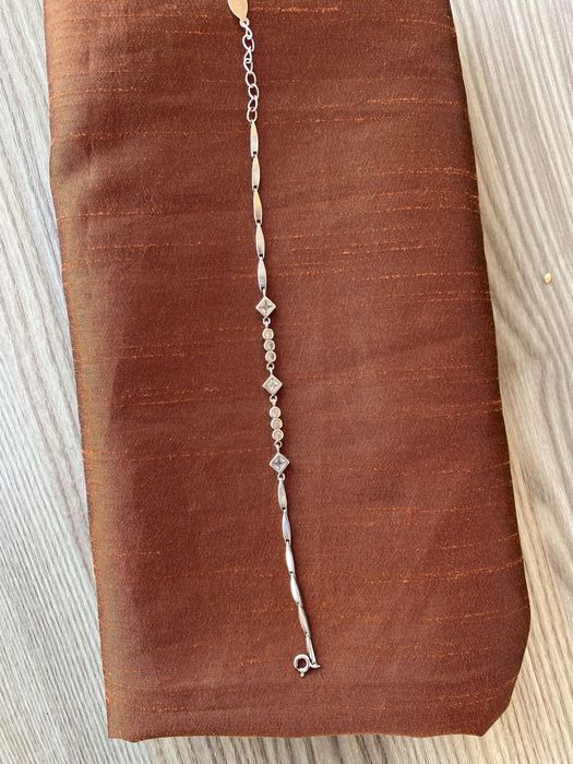 Ефектна сребърна гривна