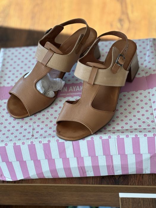 Продам босоножки