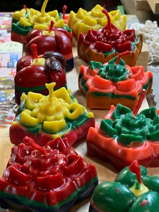 Свещи от пчелен восък