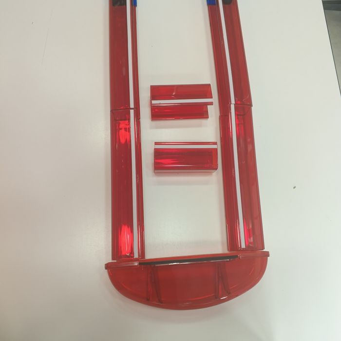 Migalka uchun ko'k qizil shishalari bor