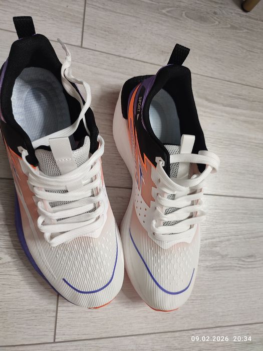 Кроссовки беговые