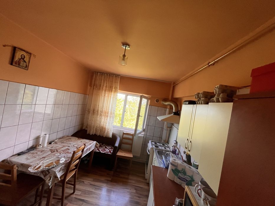 Apartament 3 camere, decomandat, 70 mp, etaj 3/4