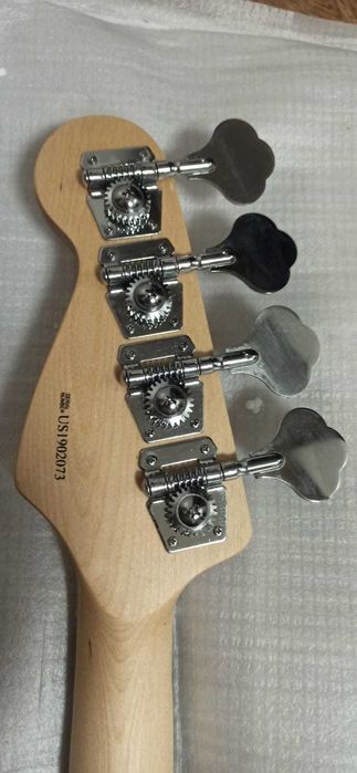 Бас-гитара Fender Stratocaster, новая + чехол